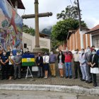 Al pie de la cruz recordaron su peregrinar y expresaron su fortaleza.