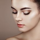 El aceite de oliva nutre las pestañas y las ayuda a crecer