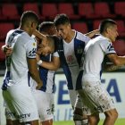 El zaguero ecuatoriano Piero Hincapié (c) jugó los 90 minutos, en el triunfo de Talleres de Córdoba.