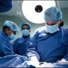 Un paciente de 90 años ya fue beneficiario de la operación e implantación.