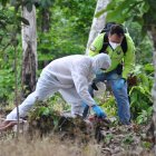 El extranjero presentaba varios perdigones en la cara y el cuello.