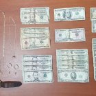 Dinero y parte de las joyas robadas el miércoles último en el centro de Guayaquil.