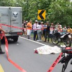 Juan Bravo Ibarra cayó a la calzada tras recibir el balazo que le dieron unos motorizados.