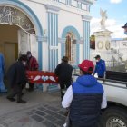 La tarde del domingo llevaron el cuerpo a su comunidad para la sepultura.