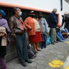 Hombres, mujeres y niños llegan en busca de comida desde el 21 de diciembre que se  retomó esta actividad en el albergue.
