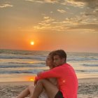 La ùltima foto que subieron a las redes Alandra Jaramillo y Efraín durante un paseo por la playa.