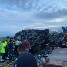 1. El choque entre un tráiler y un camión habría originado otros impactos vehiculares.