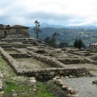 El Complejo Arqueológico de Coyoctor comprende estructuras de rocas talladas, como caminos, graderíos.