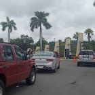 Vista de los exteriores del cementerio donde se realizan las honras fúnebres del actor y presentador guayaquileño.