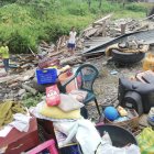La mujer y sus tres pequeños hijos quedaron en la calle después de lo ocurrido.