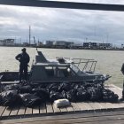 Los ecuatorianos tenían alrededor de 379 kilos de droga en una embarcación.