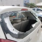 Peatones arremetieron contra el automotor donde querían escapar los ladrones para luego darles una golpiza.