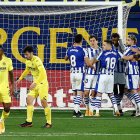 Pervis Estupiñán (i) y sus compañeros tras el empate de la Real Sociedad.