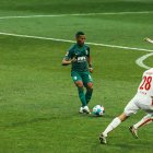 Carlos Gruezo, volante de la Tri, tiene una dura misión el sábado en la Bundesliga.