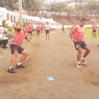 Los 'pitos' ecuatorianos entrenan en Manta para estar en forma.