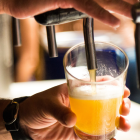 Referencial. El Código de la Democracia establece la prohibición distribución y consumo de alcohol 36 horas antes de las elecciones.