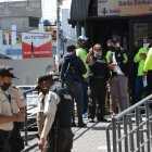 El cuerpo del implicado quedó en la parada de buses Santa Bárbara.