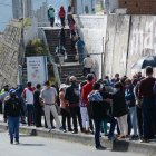 Las filas se extienden hasta por 10 cuadras alrededor de los recintos electorales