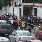 Las aglomeraciones se presentaron debido al limitado ingreso en los recintos electorales.