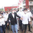 El candidato Guillermo Lasso llegó acompañado de su equipo.