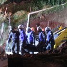 El último cuerpo fue extraído a las 02:30 de ayer. Los rescatistas tuvieron que remover los escombros con maquinaria pesada.