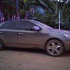 Dos cadáveres fueron encontrados en el vehículo.