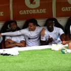 El paraguayo Luis Amarilla (c) es una de las dos caras nuevas con las que cuentan los universitarios para esta temporada.