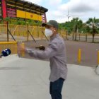 Diego Ordinola, periodista deportivo, sufrió un robo ante las cámaras.