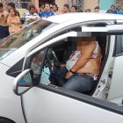 La víctima estaba en su carro cuando fue baleado.