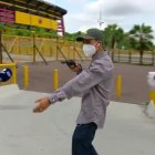 El hecho delictivo fue grabado por el camarógrafo que realizaba la cobertura.