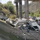 Entre las partes del camión también estaban algunos restos del chofer.