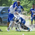 Los jugadores del equipo 'cetáceo' se fueron de carnaval.
