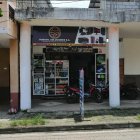 La víctima atendía en el local cuando llegaron los hampones.