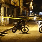 Los agentes cercaron la zona donde ocurrió la balacera.