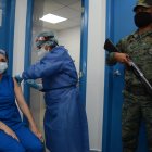 Hay médicos que solamente han recibido una de las dos dosis que requieren.