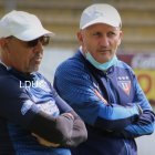El técnico Pablo Repetto (d) todavía no puede contar con los dos refuerzos que sumó a Liga de Quito.