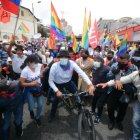 Pachakutik empezó una movilización para pedirle al CNE el recuento de votos.