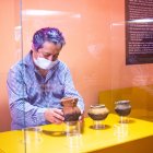 Edwin Aguirre, director del museo de Pastaza, cuida de cada pieza arqueológica.