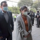 La presidenta del CPCCS, Sofía Almeida, y el consejero David Rosero presentaron el informe en la Fiscalía.