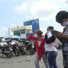 En los exteriores de las cárceles de Guayaquil familiares viven momentos de tensión y hermetismo.