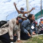 E






Madres y esposas de reclusos suplican a Dios y a las autoridades que vuelva la paz en las cárceles.