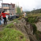 Son 100 predios que están en peligro inminente. Los moradores piden que se realice el embaulamiento del río.