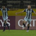 Chala y Tévez de Católica hicieron goles a Liverpool.