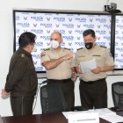 General Ramiro Ortega, director de operaciones de la Policía, junto al general Fausto Olivo de la Dinased dieron a conocer más detalles sobre el arma que fue utilizada para asesinar a Efraín Ruales.