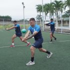 El delantero uruguayo Maxi Viera no ha debutado con  9 de Octubre.