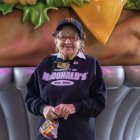 Ruth Shuster trabaja hace más de dos décadas para el gigante estadounidense de comida rápida McDonald's.