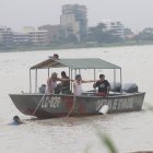 Un buzo y una embarcación rastreaban el automotor.