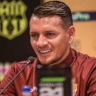 Carlos Garcés delantero manabita del Barcelona.