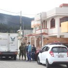 El cuerpo fue llevado a la morgue de la Policía Nacional en Quito.