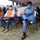 El alcalde Jorge Yunda porta un grillete luego de ser vinculado al proceso por la compra de pruebas PCR con supuestas irregularidades.